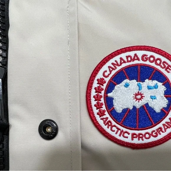 White Canada Goose Freestyle Vest Womens - Picture 6 of 7